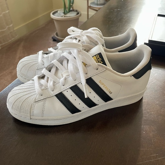 ❗️SOLD❗️Women’s Adidas Superstar - Picture 2 of 8